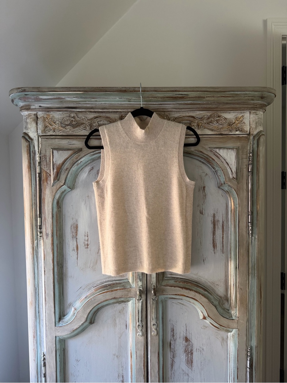 Veronica Beard Cream Sleeveless Mock Neck cashmere sweater